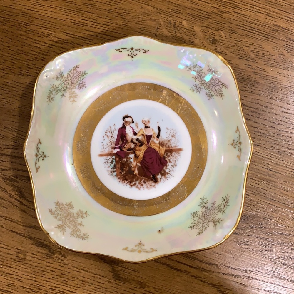 Courting couple candy dish